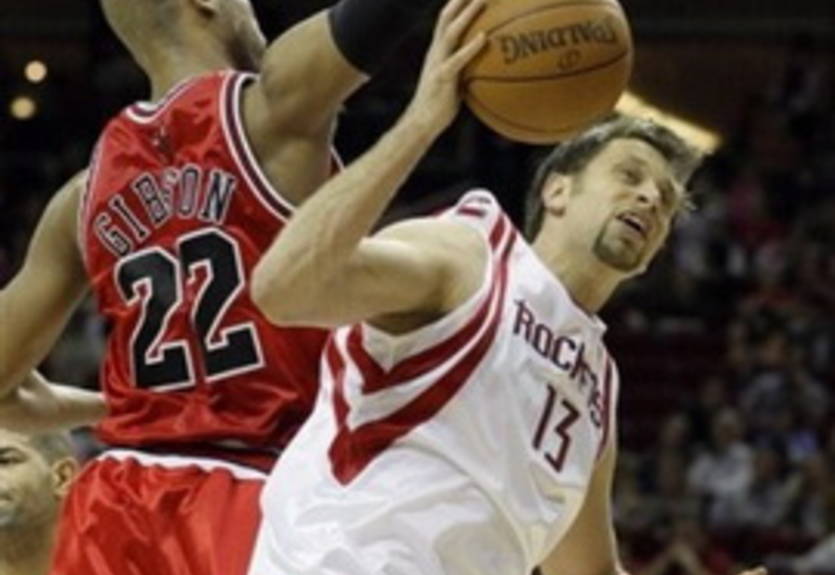 Эфес Пилсен интересуется центровым Хьюстона