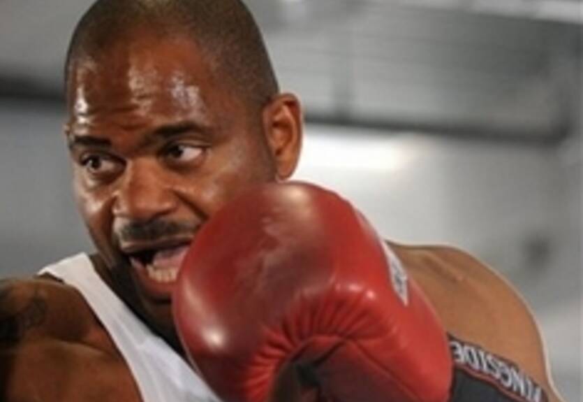 Томпсон не сможет сразиться с Ахунаньей