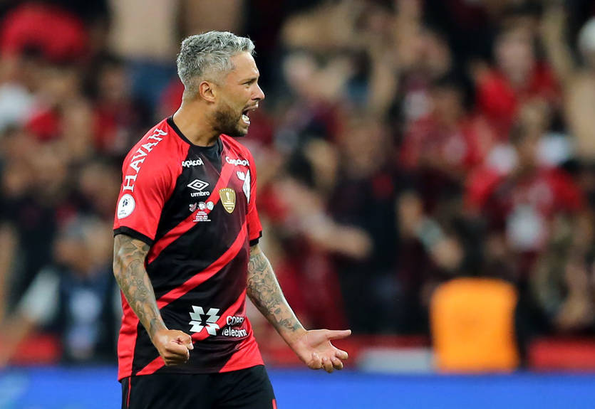 Марлос може продовжити кар'єру в ОАЕ