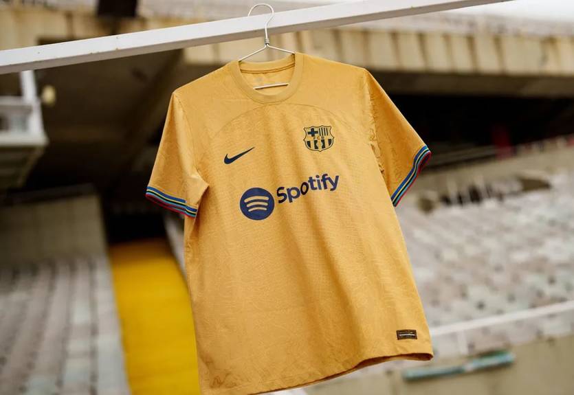 Барселона представила нову виїзну форму золотого кольору
