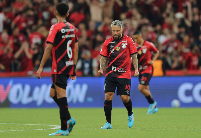 Марлос задумался над завершением карьеры