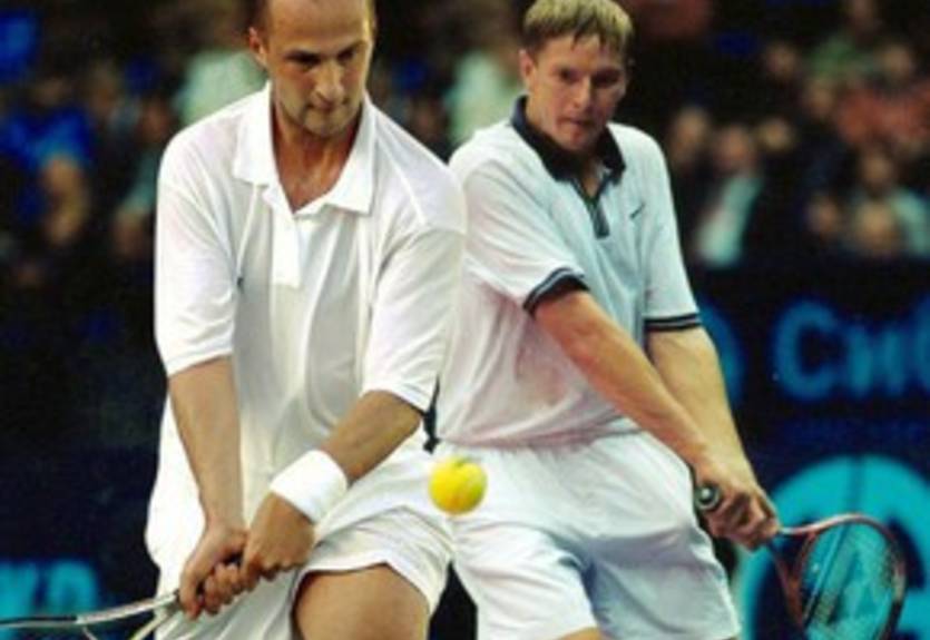 Медведев победил на ветеранском Ролан Гаррос