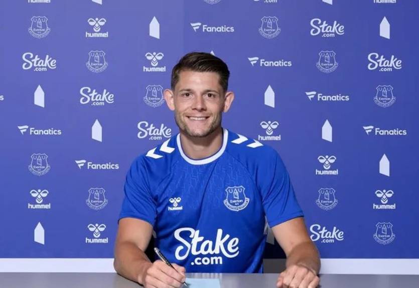 Лідер захисту Бернлі став гравцем Евертона