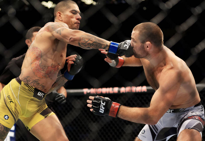 UFC 276: Перейра нокаутировал Стриклэнда и другие результаты турнира