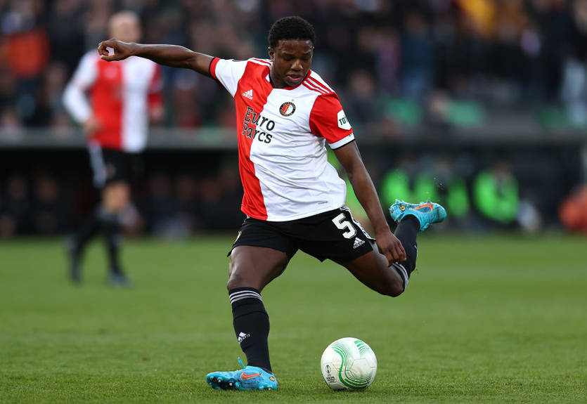 Защитник Фейеноорда прибыл в Манчестер Юнайтед на медосмотр