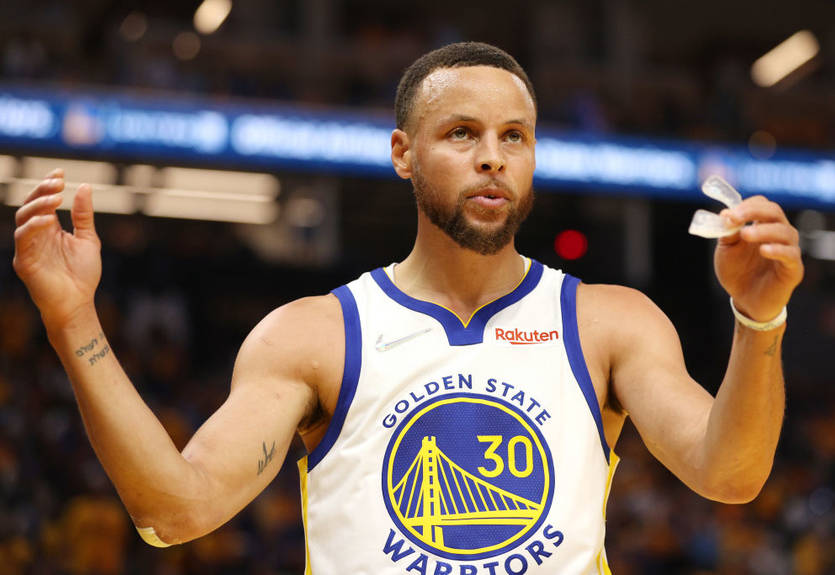 Майку Каррі, в якій він зіграв у першому матчі фінальної серії, продали за величезну суму