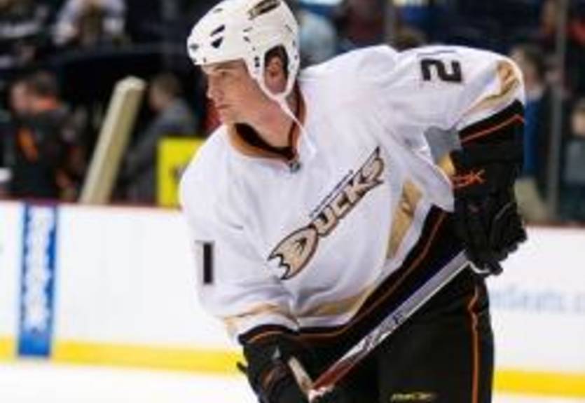 Анахайм продлил защитника