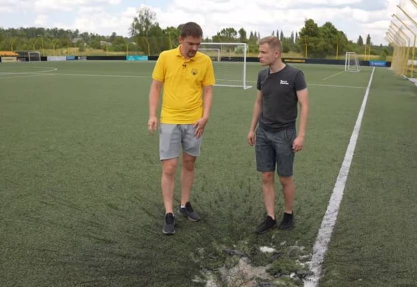 Віцепрезидент Чернігова: На стадіоні падало безліч касетних бомб. Віцепрезидент Чернігова: На стадіоні падало безліч касетних бомб.