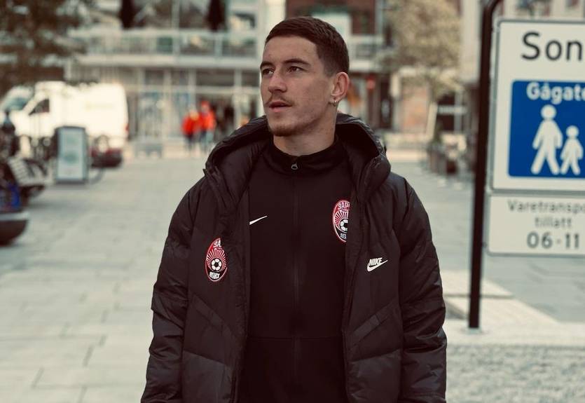 Легионер Зари сделал татуировку с флагом Украины и цитатой из Библии