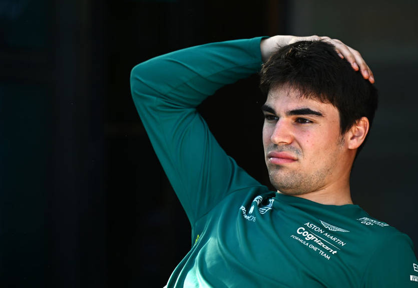 Комментатора Ф1 отстранили после того, как он в прямом эфире назвал пилота "аутистом" Комментатора Ф1 отстранили после того, как он в прямом эфире назвал пилота "аутистом"