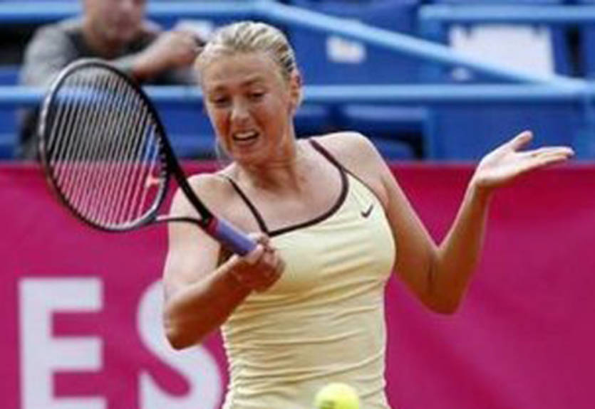 Шарапова играет два матча за день и выходит в финал