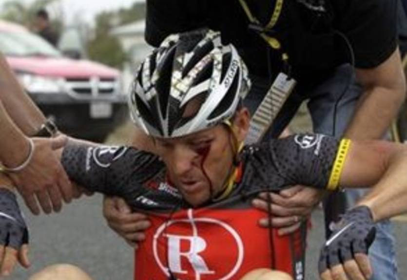 Велоспорт. Армстронг пострадал в завале
