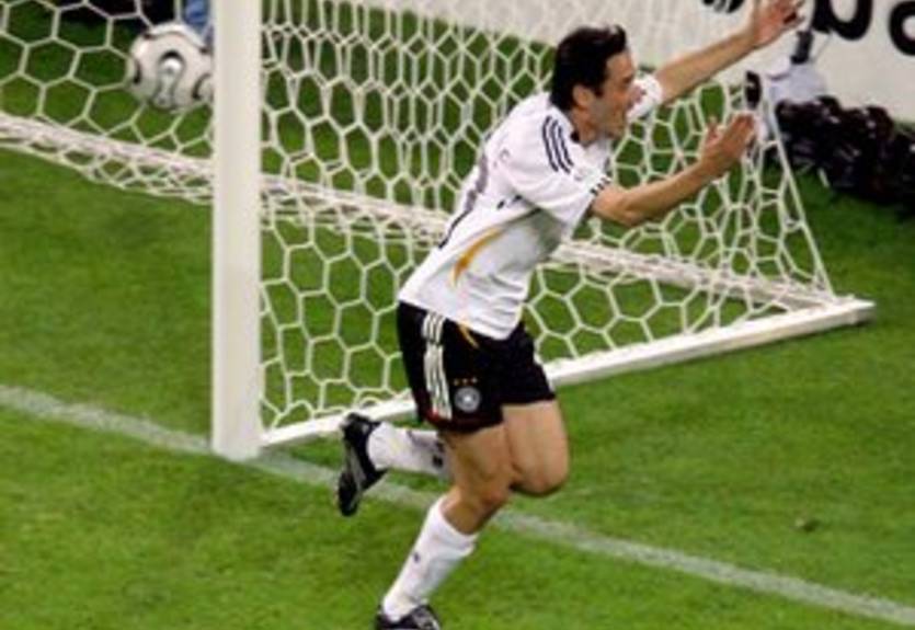 Экс-форвард сборной Германии закончил карьеру