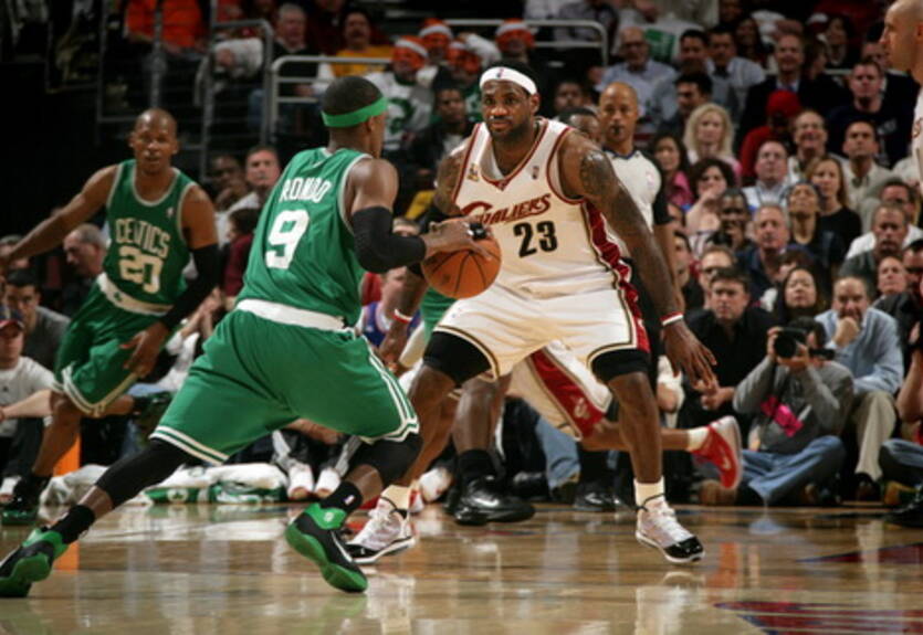 Бостон уничтожает Кливленд