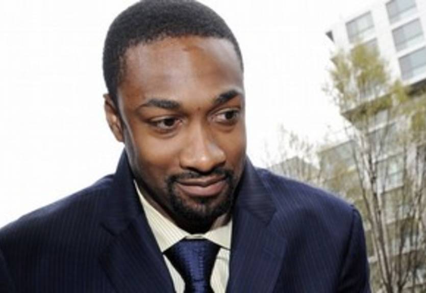 На Аринаса подали в суд