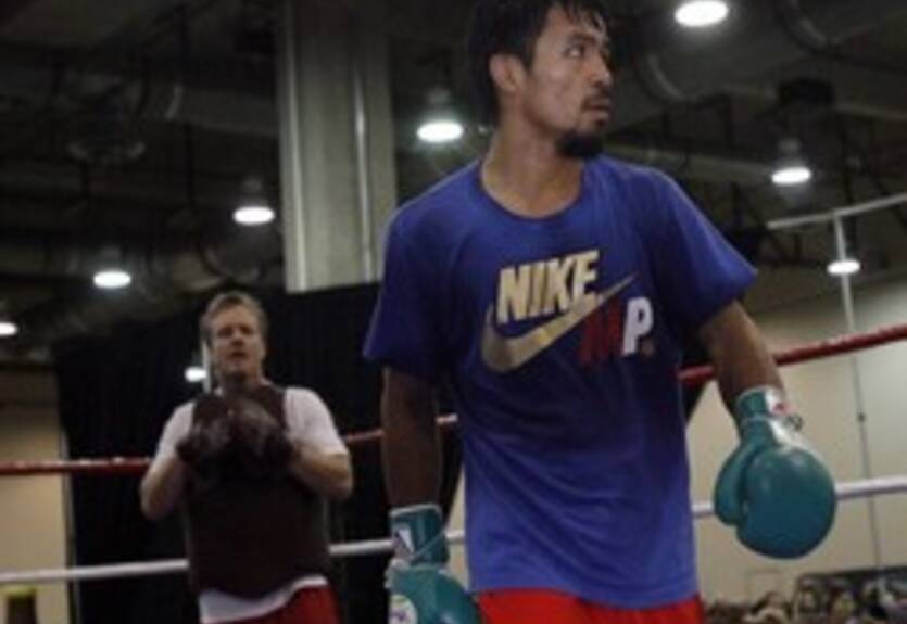 Роач: "Надеюсь, что Мэнни сразится с Мейвезером в этом году"