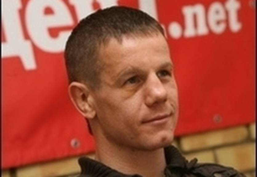 Нужненко выйдет на ринг против Хаттона 9 июля
