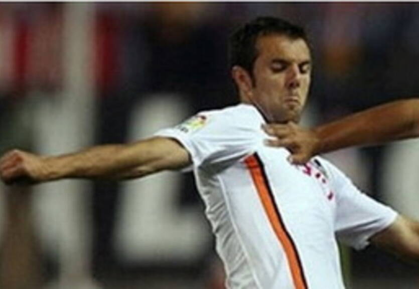 Панатинаикос возобновил интерес к капитану Валенсии