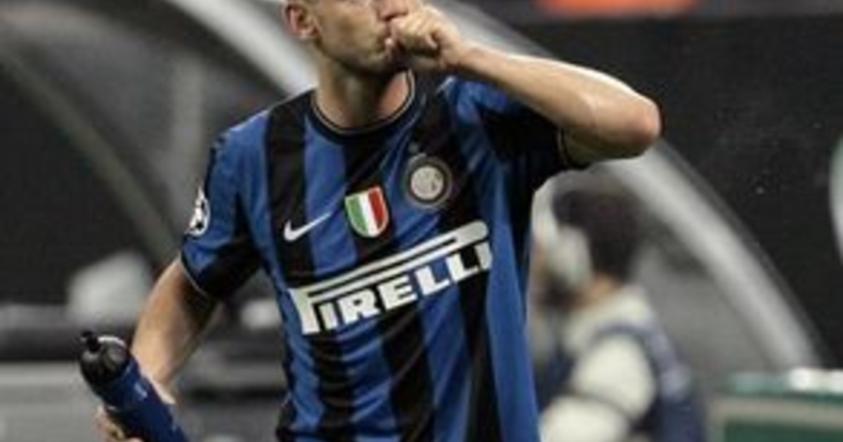 Снайдер футболист. Уэсли Снейдер Интер. Wesley Sneijder Интер. Уэсли Снейдер 2010. Уэсли Снайдер футболист в интере.