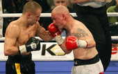 Бурсак нокаутирует Шульце, Ангуло огорчает Хулио