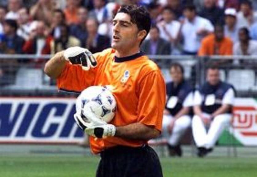 Знаменитый футбольный вратарь ударил баскетбольного судью