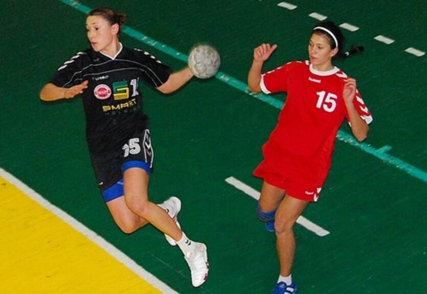 Гандбол. Женская Суперлига: очередные победы лидера