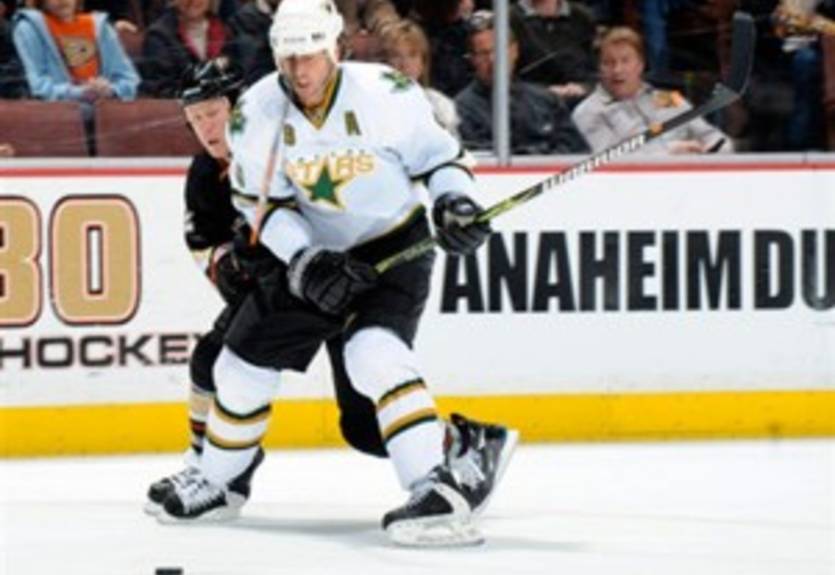 Модано еще не определился с будущим