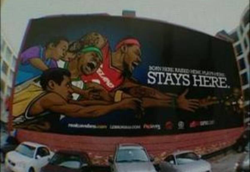 Удержать Леброна собираются с помощью бигборда