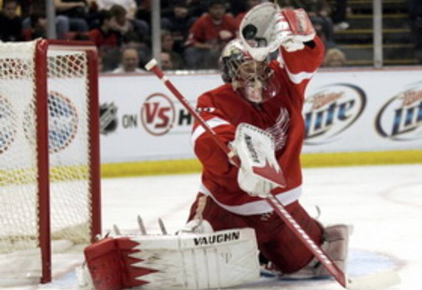 Вратарь Детройта стал лучшим новичком марта