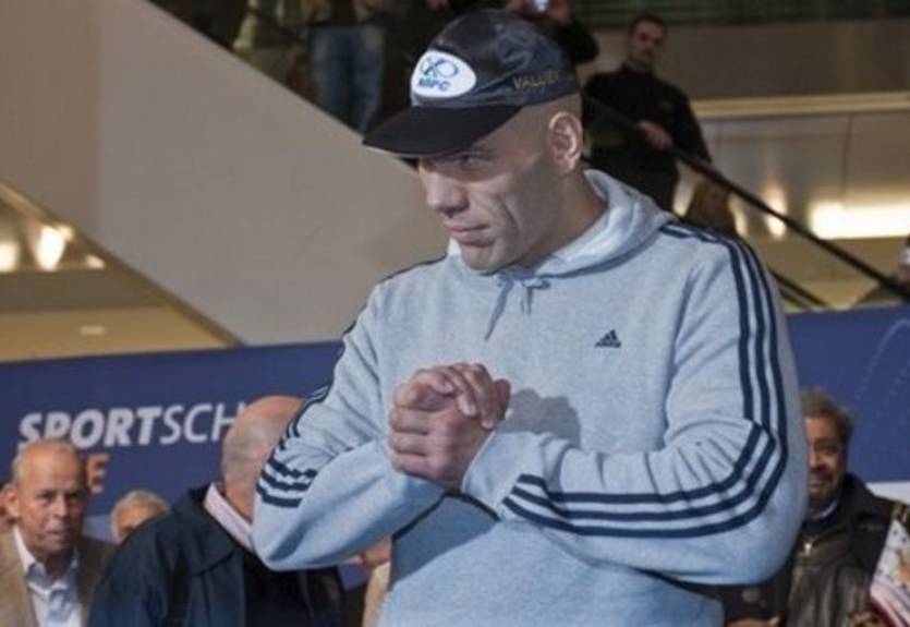 &quot;Команда Кличко испугалась подписывать контракт объемом в 30-50 страниц&quot;