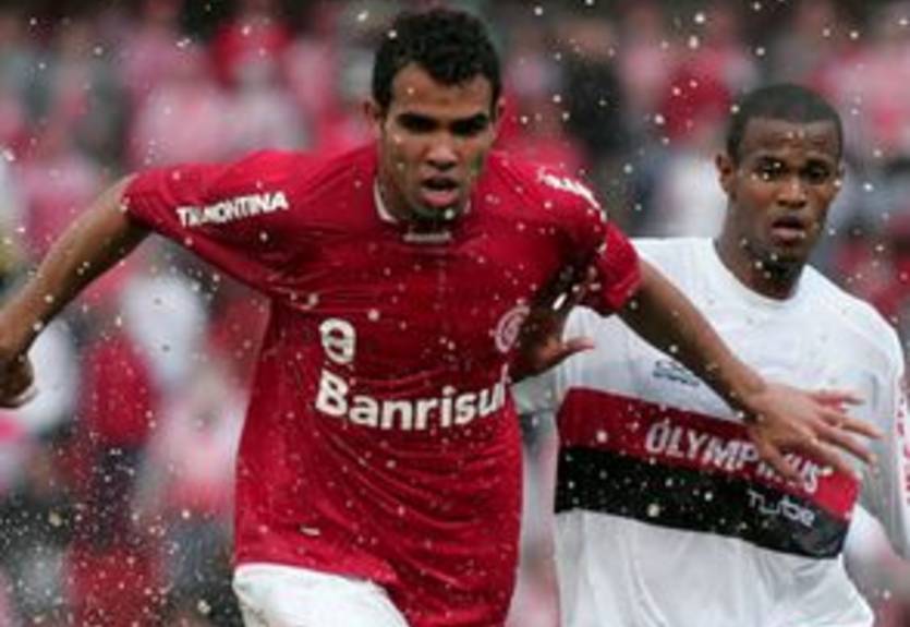 Тоттенхэм договорился о трансфере бразильца