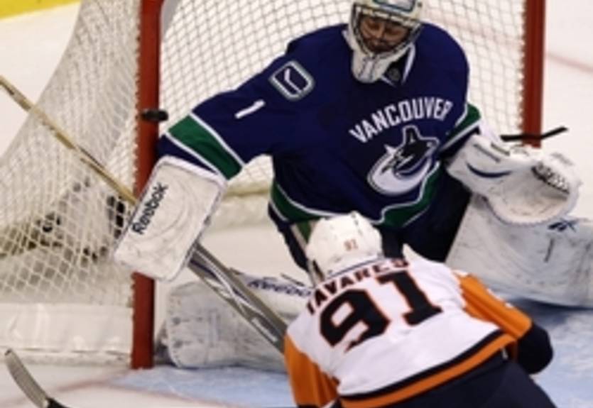 Таварес признан первой звездой дня НХЛ