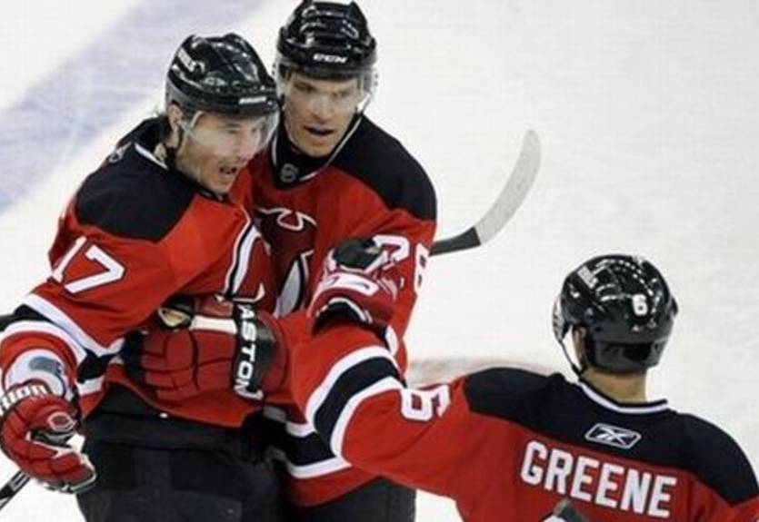 НХЛ. Дьяволы снова обыграли Пингвинов