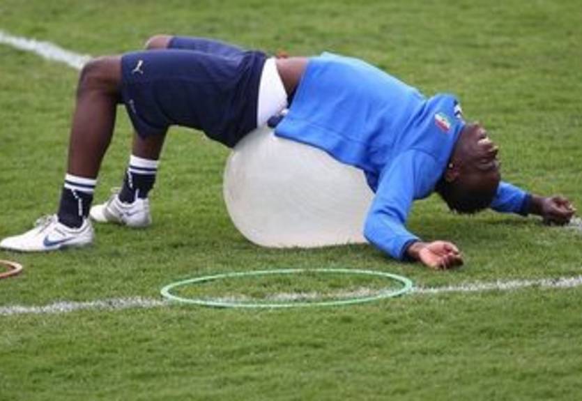 Балотелли предложат новый контракт