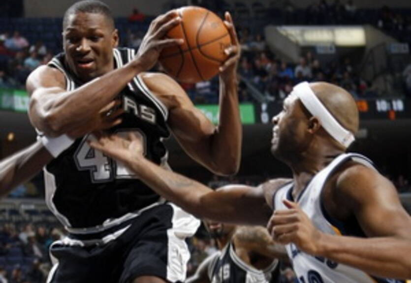 Сан-Антонио отправили ветерана в Шарлотт