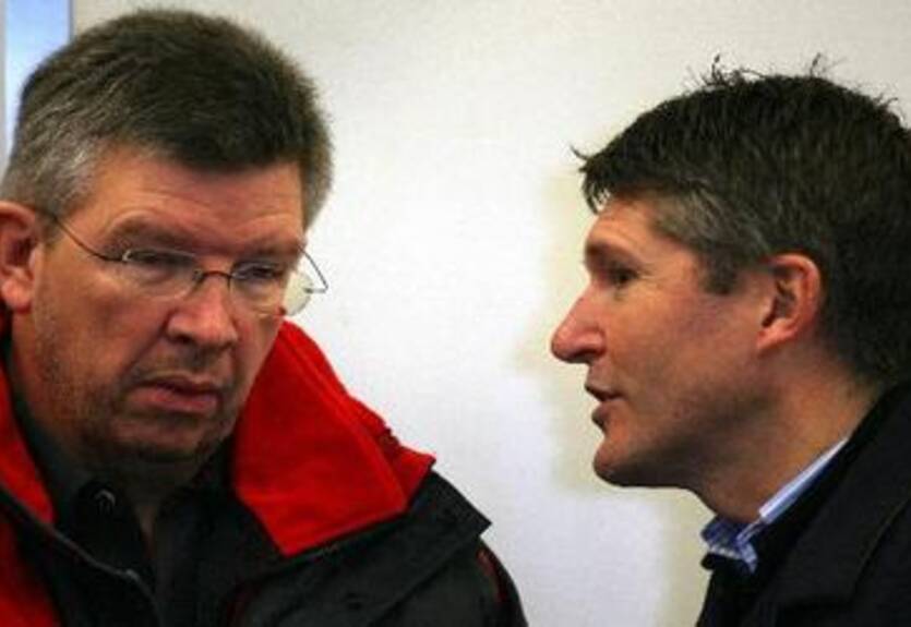 В Мерседесе остаются люди Брауна