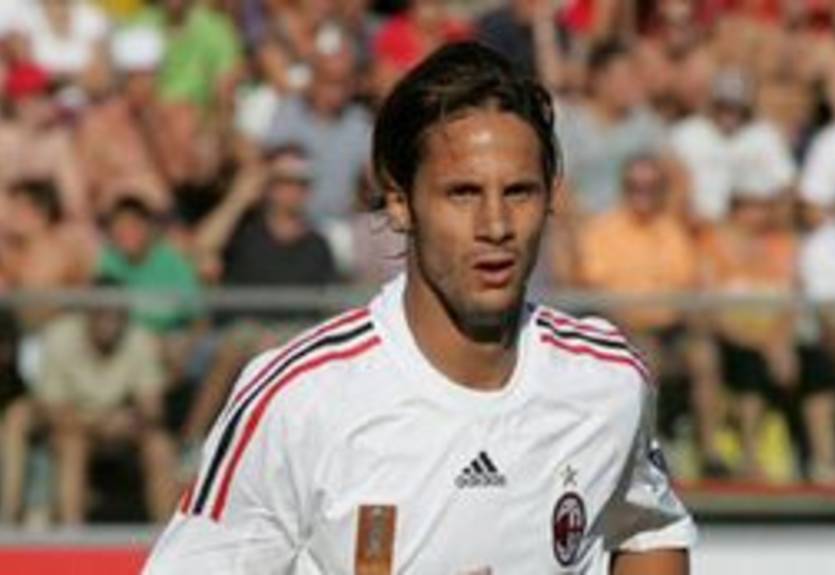 Милан продлил контракты с двумя игроками