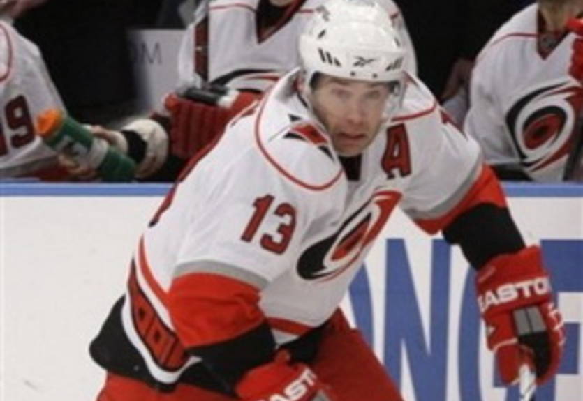 Питтсбург интересуется форвардом Каролины