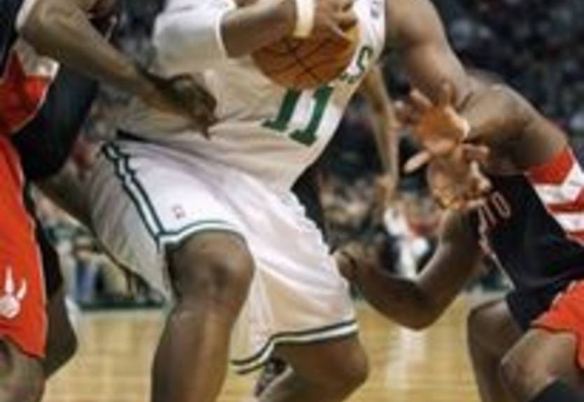 Форварду Бостона выписали штраф