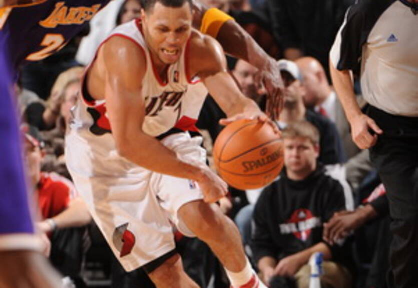 Рой травмировал плечо