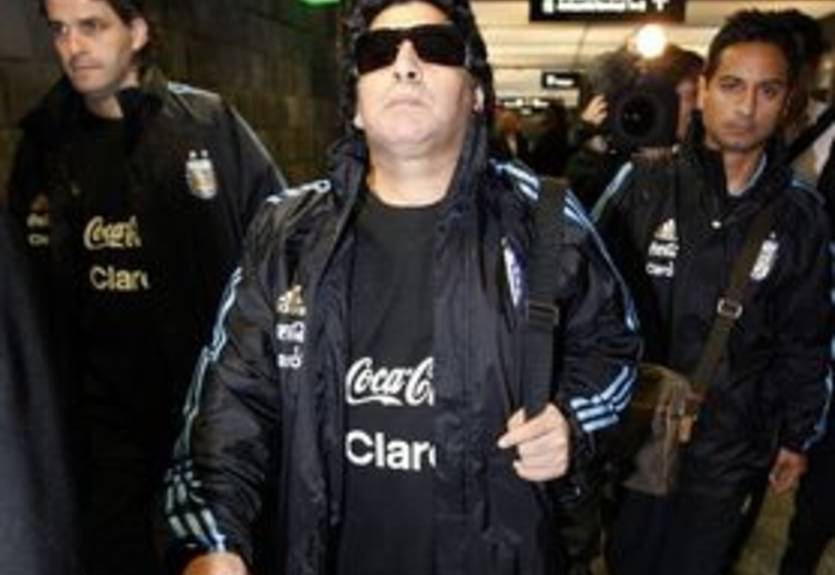 Марадона инспектирует ЮАР