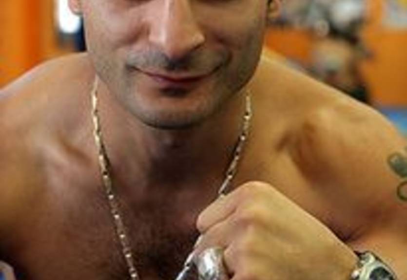 Мартинес просит больше денег за бой с Дарчиняном