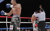 Учияма отобрал у Сальгадо титул WBA