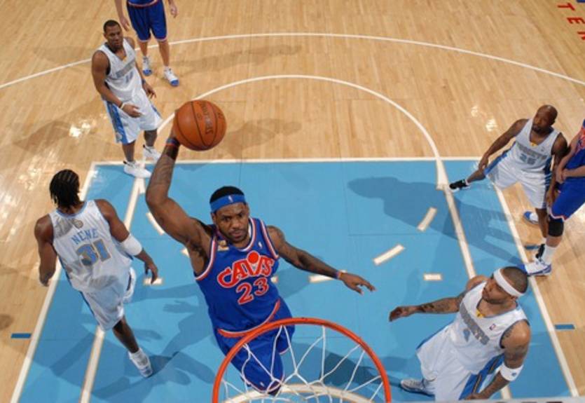 Денвер обыгрывает Кливленд, Шпоры уступают в техасском дерби