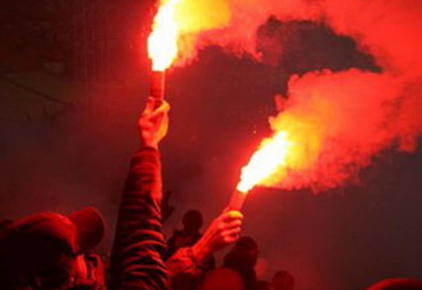 Матч Харьков - СДЮСШОР Вороны остановлен из-за фанатов