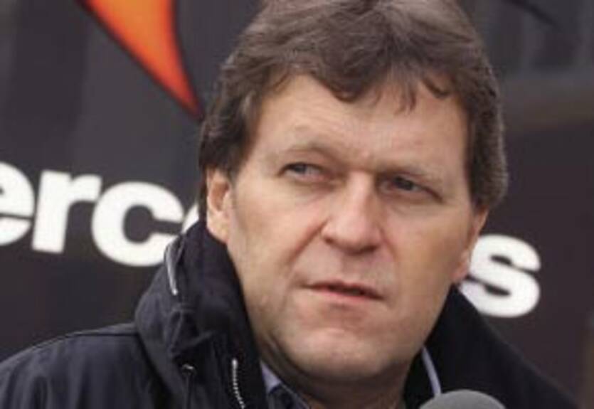 Мерседес не торопится называть имя нового резервного пилота