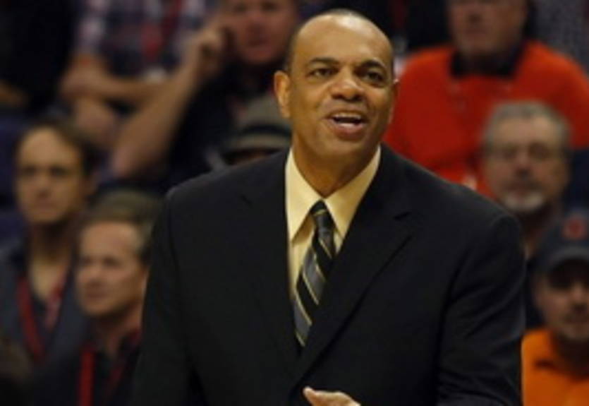 Браун и Холлинс – лучшие тренеры НБА в декабре