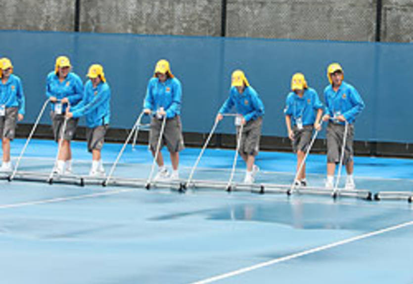 Брисбен. Из-за дождя отменены мужские матчи воскресенья