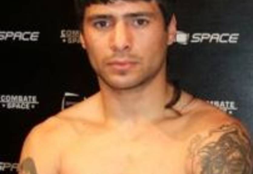 Известен бой андеркарта Мосли-Берто