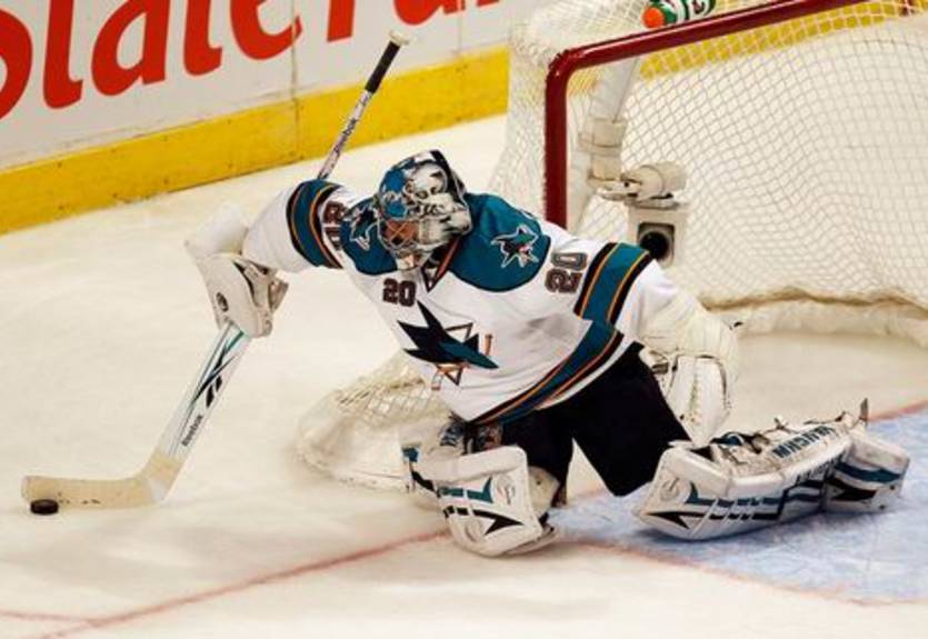 НХЛ. В топ-битве Чикаго и Сан-Хосе побеждают Акулы